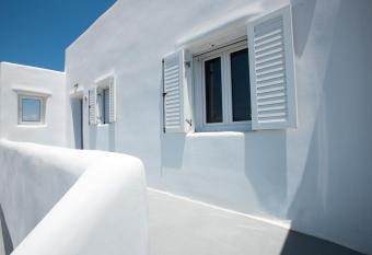 Bleland Mykonos II allows 18 year olds to book a room