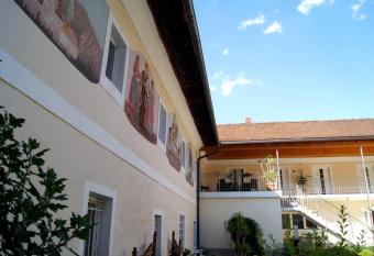 Motel Maria has Balcony rooms