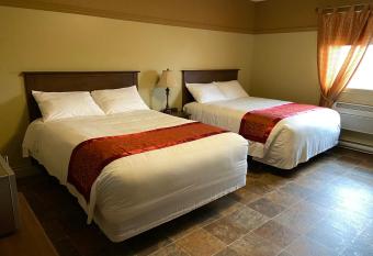 Motel le Phare has rooms with a private hot tub