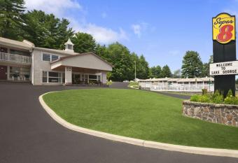 Super 8 by Wyndham Lake George/Downtown has Balcony rooms