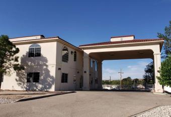 Travelodge by Wyndham Carlsbad NM allows 18 year olds to book a room