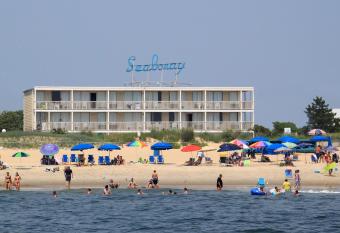 Seabonay Oceanfront Motel has Balcony rooms