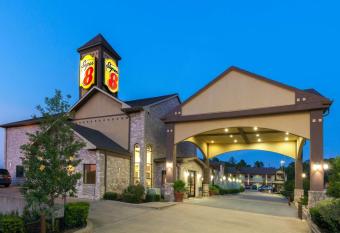 Super 8 by Wyndham Fairfield Tx has Smoking rooms