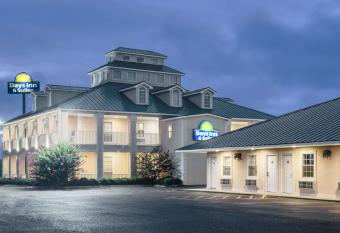 Days Inn by Wyndham Trumann AR allows 18 year olds to book a room