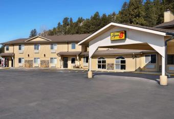 Super 8 by Wyndham Custer/Crazy Horse Area allows 18 year olds to book a room