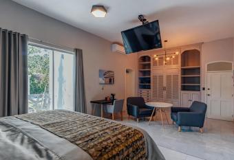 Chanpaal Hotel Boutique - Only Adults allows 18 year olds to book a room