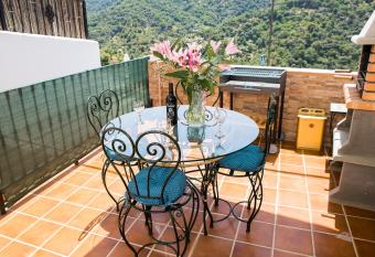 La marikilla allows 18 year olds to book a room