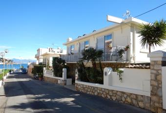 Hotel Miramar- Cap d Antibes - La Garoupe plage allows 18 year olds to book a room