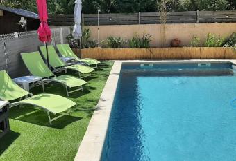 le Mas d Hubert allows 18 year olds to book a room