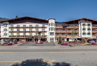 Bavarian Lodge has Balcony rooms