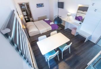 Studioapartment Black & White has Balcony rooms