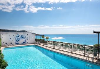 Le Meridien Nice allows 18 year olds to book a room