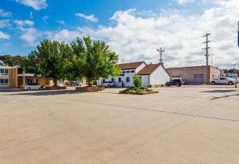 Best Western Lee's Motor Inn has Balcony rooms
