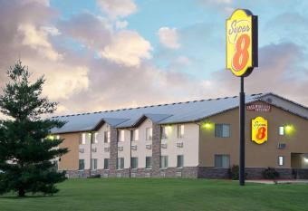 Super 8 by Wyndham Chillicothe has Smoking rooms