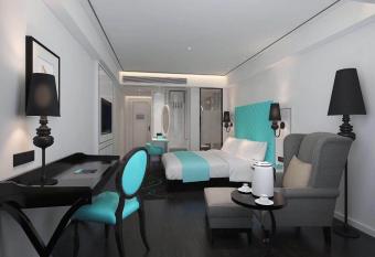 Xana Hotelle Shenzhen Airport Terminal has Balcony rooms