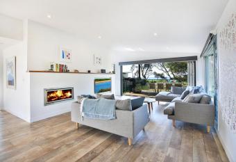 Oceanside I Pet Friendly Absolute Beachfront has Balcony rooms