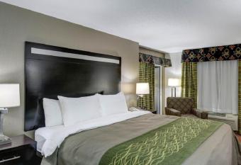 Comfort Inn has rooms with a private hot tub