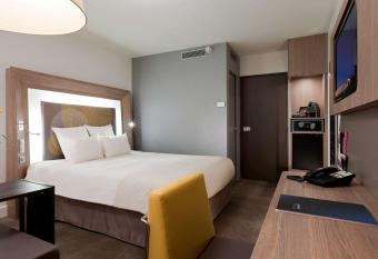 Novotel Paris La Defense Esplanade allows 18 year olds to book a room