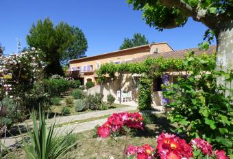 Appart Hotel Festival Sud Suites - Avignon TGV allows 18 year olds to book a room