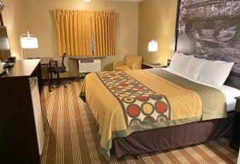 Super 8 by Wyndham Eau Claire WI allows 18 year olds to book a room