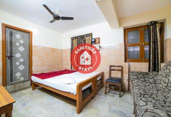 OYO Flagship 45433 Sree Radha Lodge Near Snow World allows 18 year olds to book a room