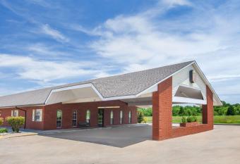Super Stay Inn And Suites has Smoking rooms