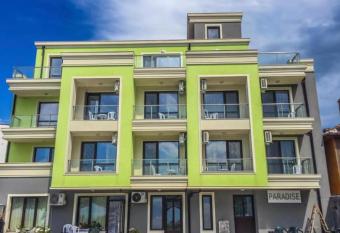            Paradise has Balcony rooms