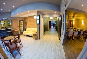 hotel les edelweiss allows 18 year olds to book a room