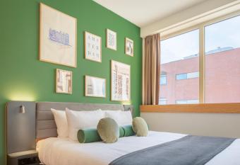 Maxhotel Amsterdam Airport Schiphol allows 18 year olds to book a room