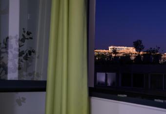 Athens Starlight Hotel has rooms with a private hot tub