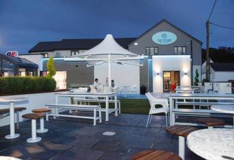 The Estuary - A Bar with Rooms has Balcony rooms