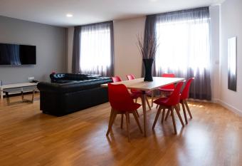 Spa Suites Ode  n allows 18 year olds to book a room