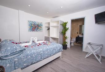 La Aldea allows 18 year olds to book a room