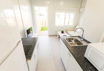 M  dulos Prefabricados La Barrosa allows 18 year olds to book a room