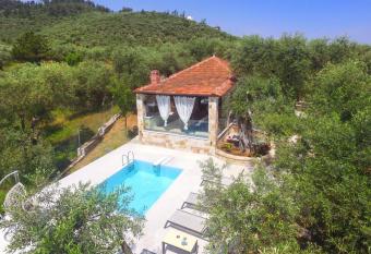 villa Santa Marina has Smoking/Balcony rooms