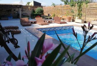 Cal Roig Hotel Rural allows 18 year olds to book a room