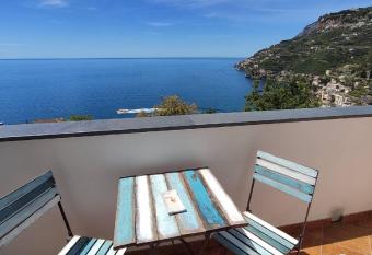 Torre Elisea has Balcony rooms