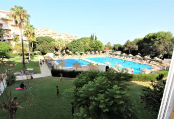 325 Agata Apartamentos - Piscina y Playa -CANALES DE TV INTERNACIONALES- EXCELENTE WIFI allows 18 year olds to book a room