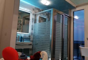 Casa privata vacanze Relax piazza Maria Anania vico n4 allows 18 year olds to book a room