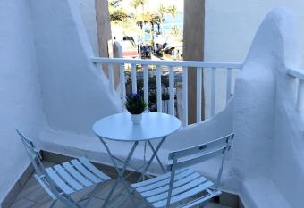 2 bedrooms bungalow at Playa de la Americas 50 m away from the beach with sea view furnished balcony and wifi has Balcony rooms