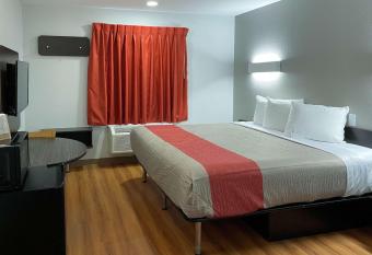 Motel 6 Little Rock, Ar - South has rooms with a private hot tub