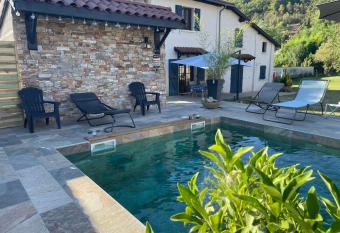 Le Regrimet avec parking gratuit et priv   has Balcony rooms