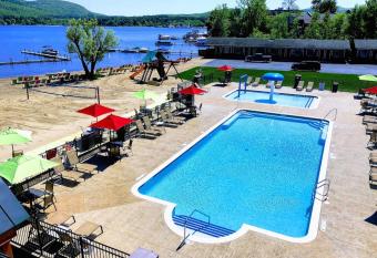 Scotty's Lakeside Resort has Balcony rooms