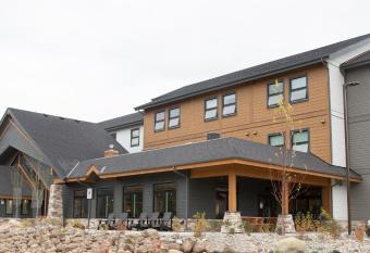 HI Jasper - Hostel allows 18 year olds to book a room