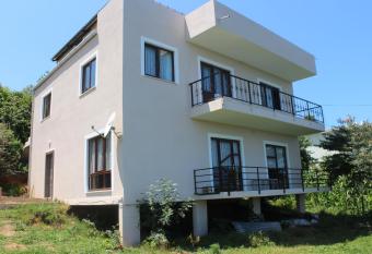 Berat House has Smoking/Balcony rooms