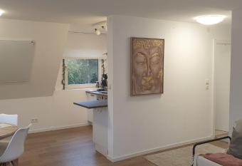 Frisch renoviert mit Dachterrasse - Genie  e Ruhe und Gr  n nahe Neustadt Aisch has Balcony rooms