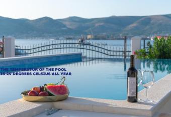 Villa Palace Al Nera allows 18 year olds to book a room