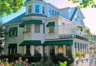 Harbour Towne Inn on the Waterfront allows 18 year olds to book a room