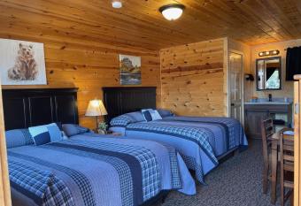 Mountain View Lodge & Cabins has Balcony rooms