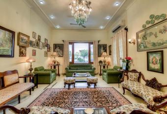 Dera Jaipur Homestay allows 18 year olds to book a room